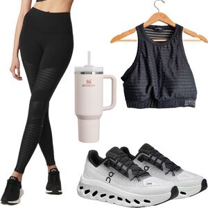 🔥Bebe Sports Bra Black Striped Sheer Sweat Wicking Workout Gym Yoga Running L